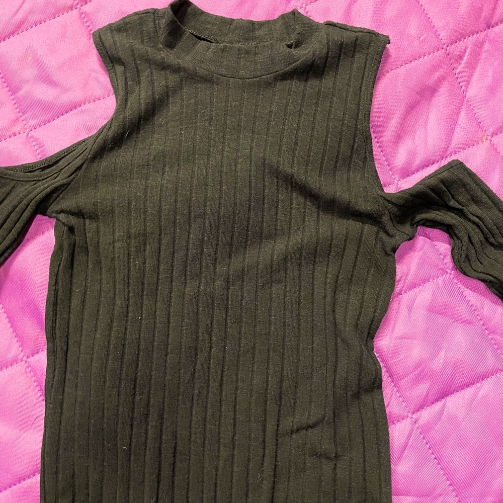 American Eagle sweater shirt with shoulders cut out